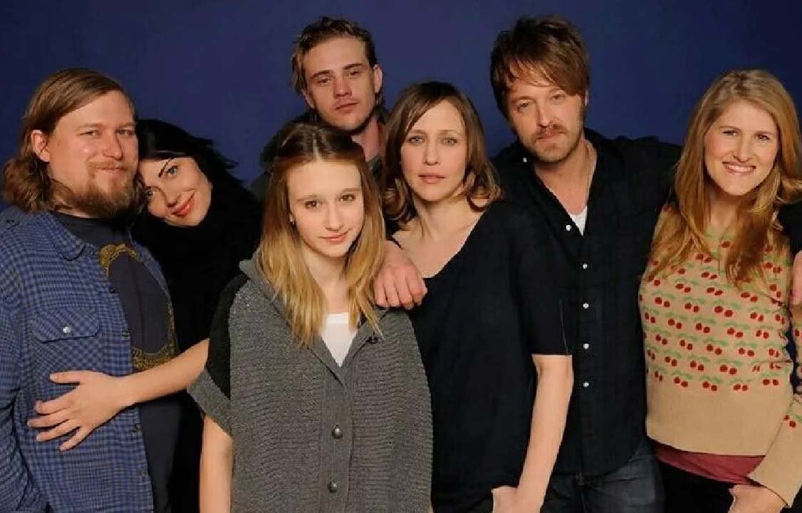 Alexander Farmiga's Siblings