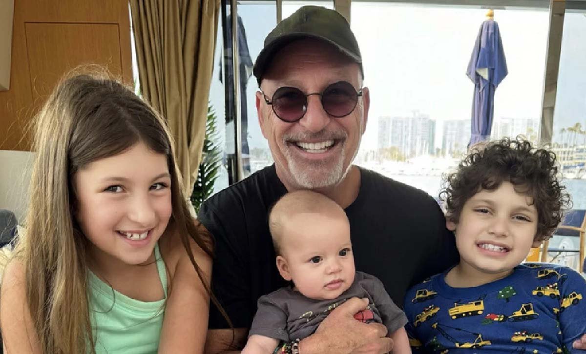Growing Up as Howie Mandel’s Daughter